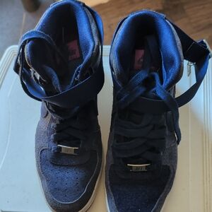 Nike High-Top Sneakers in Dark Blue